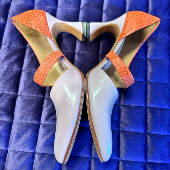 Fluevog Big Presence Earhart Asymmetrical D'Orsay Pump in Papaya/Lilac ๐งก๐ - Picture 7 of 13